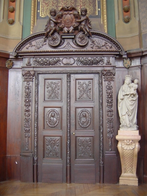 Porte (1661) &ndash; chapelle de l&rsquo;h&ocirc;pital de Chalon-sur-Sa&ocirc;ne. Cr&eacute;dit photographique : Centre hospitalier William Morey